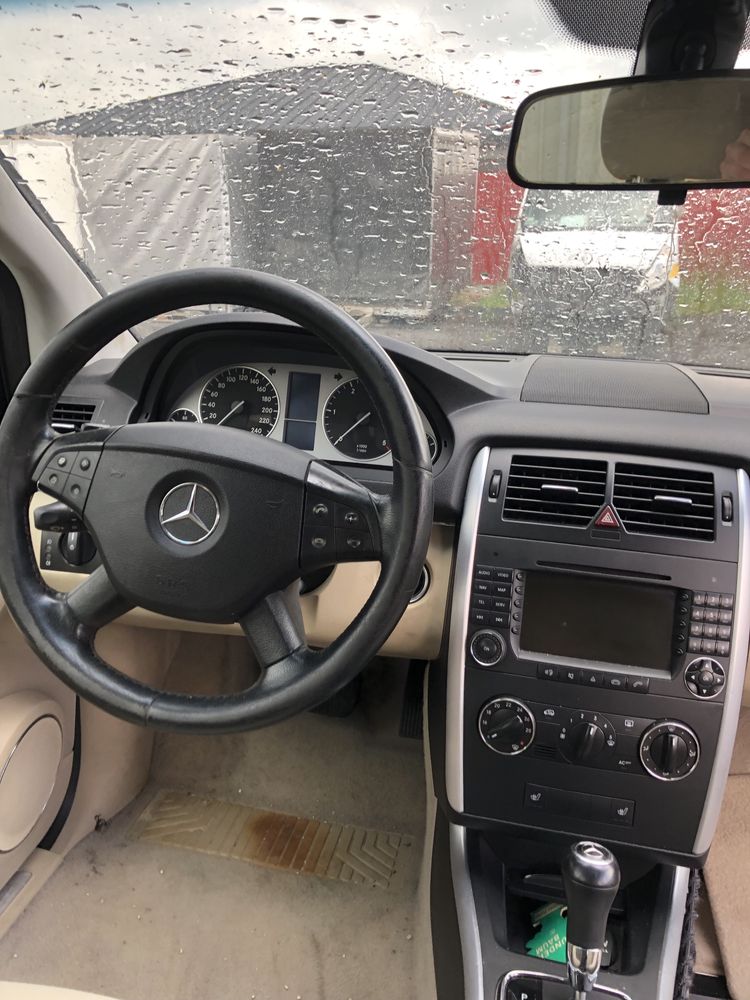 Mercedes Benz B200