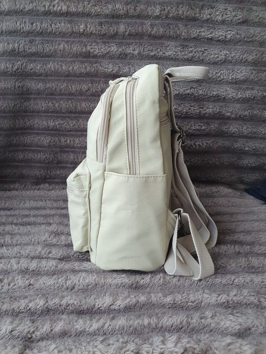 Mochila bege impermeável nova – ideal para o dia-a-dia