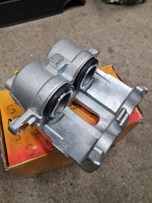 Zacisk hamulcowy hamulca tarczowego lewyprzod landrover discovery 2 II