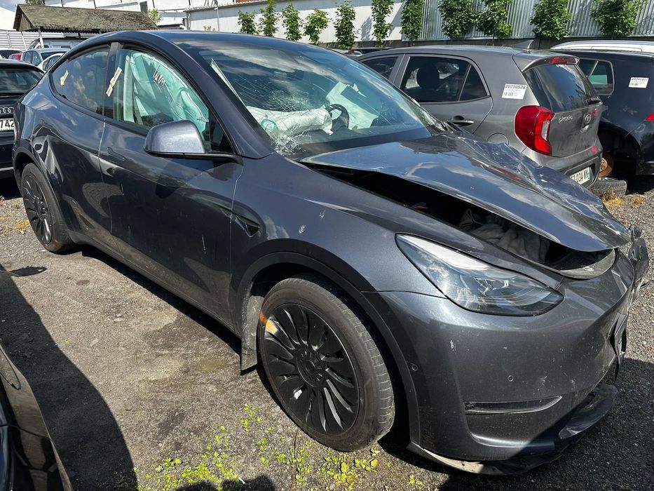 Tesla Y