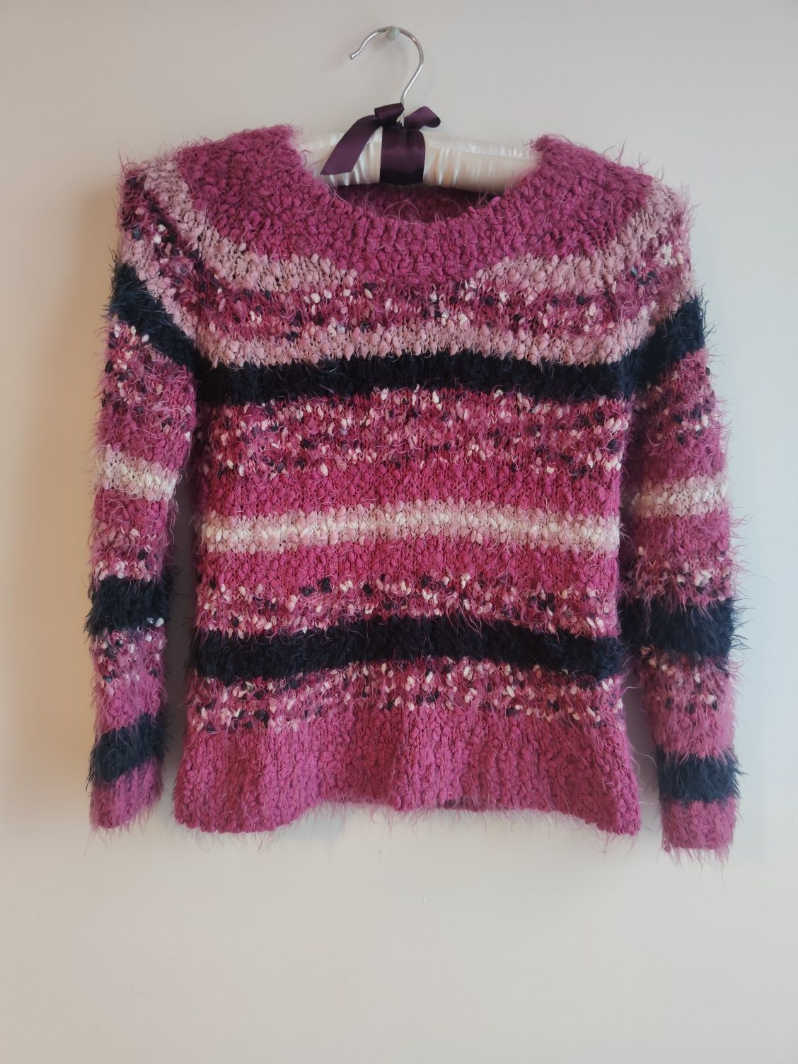 Fioletowy włochaty sweterek 122-128