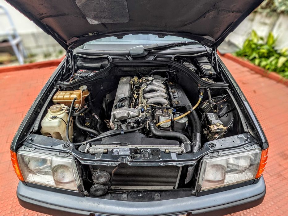 Mercedes Benz Classe E 250d 1989 cinzento