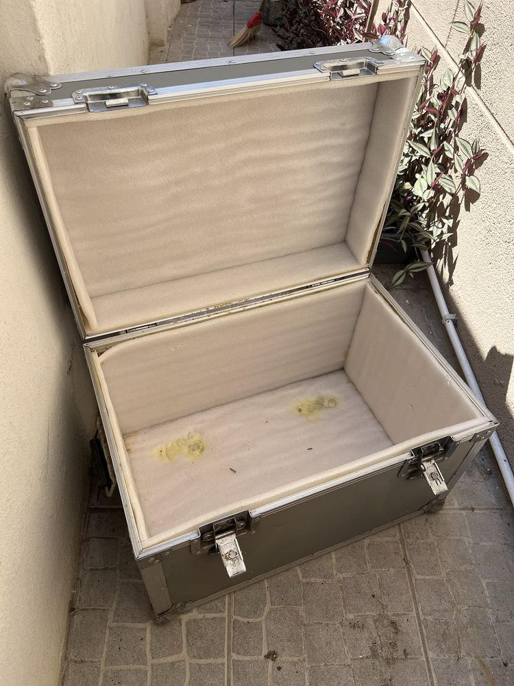 Bau de carga para equipamentos