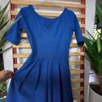 Kobaltowa sukienka,  dziewczęcy fason