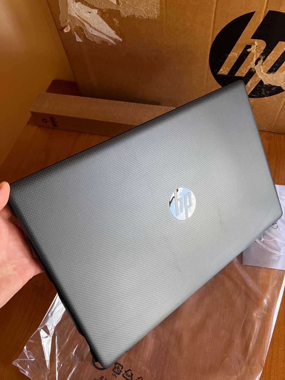 Ноутбук HP 17-cn0222ng