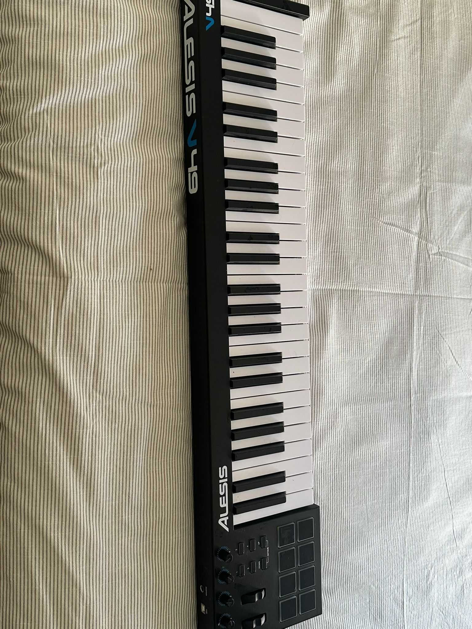 Teclado Alesis V49 MIDI
