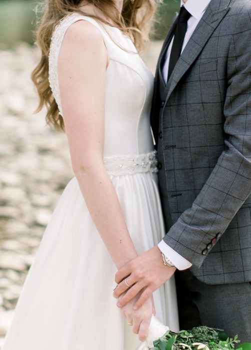 Продаю весільну сукню