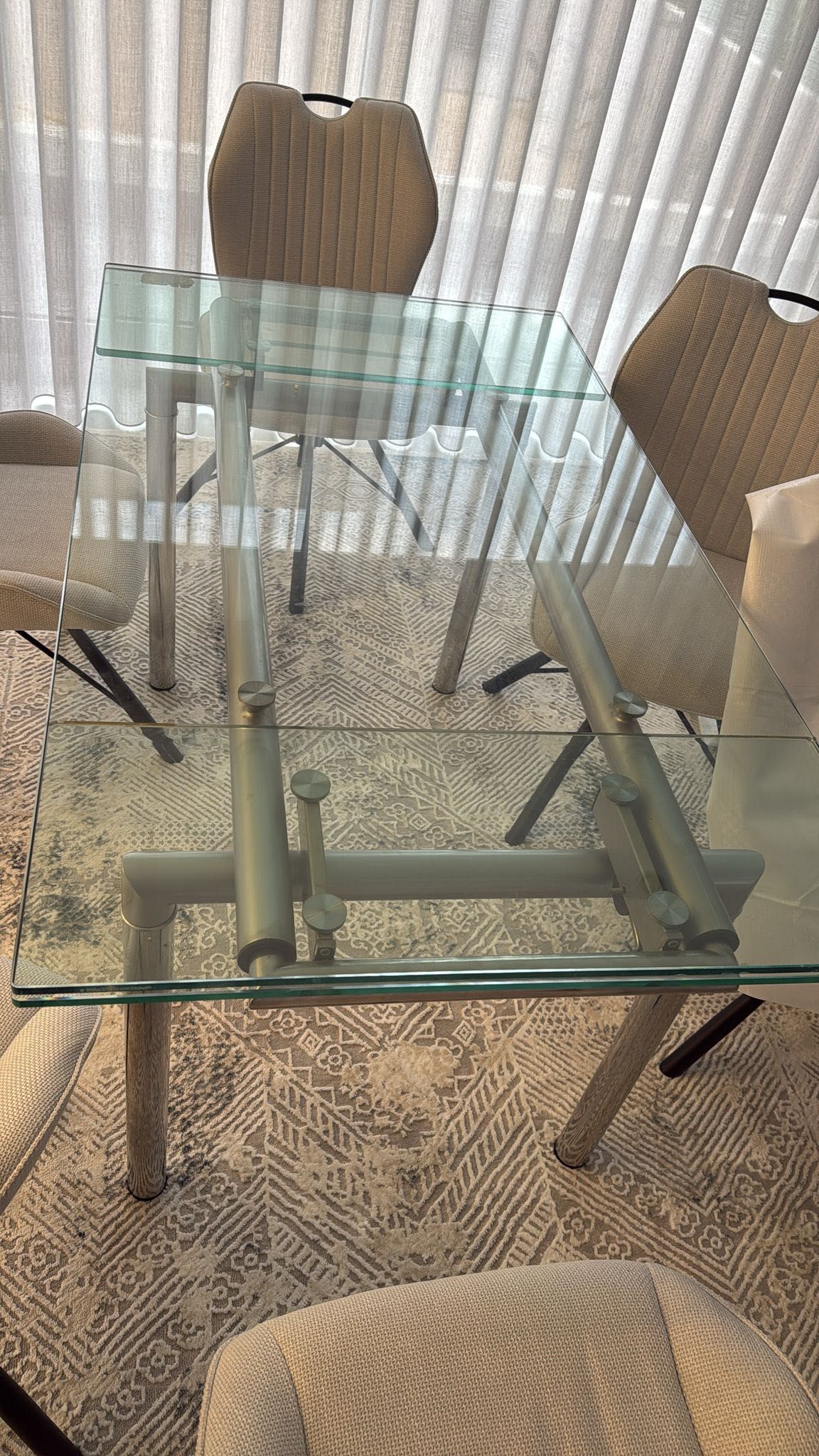Mesa de Jantar de vidro em Bom Estado