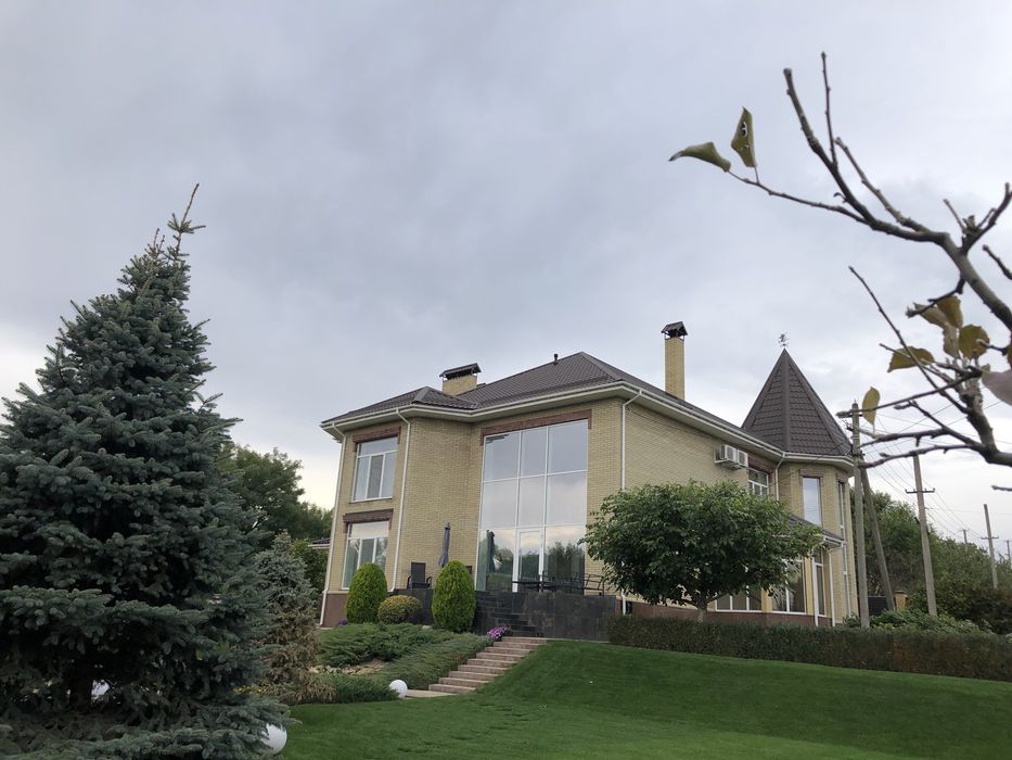 Продаж будинку та 18 соток землі