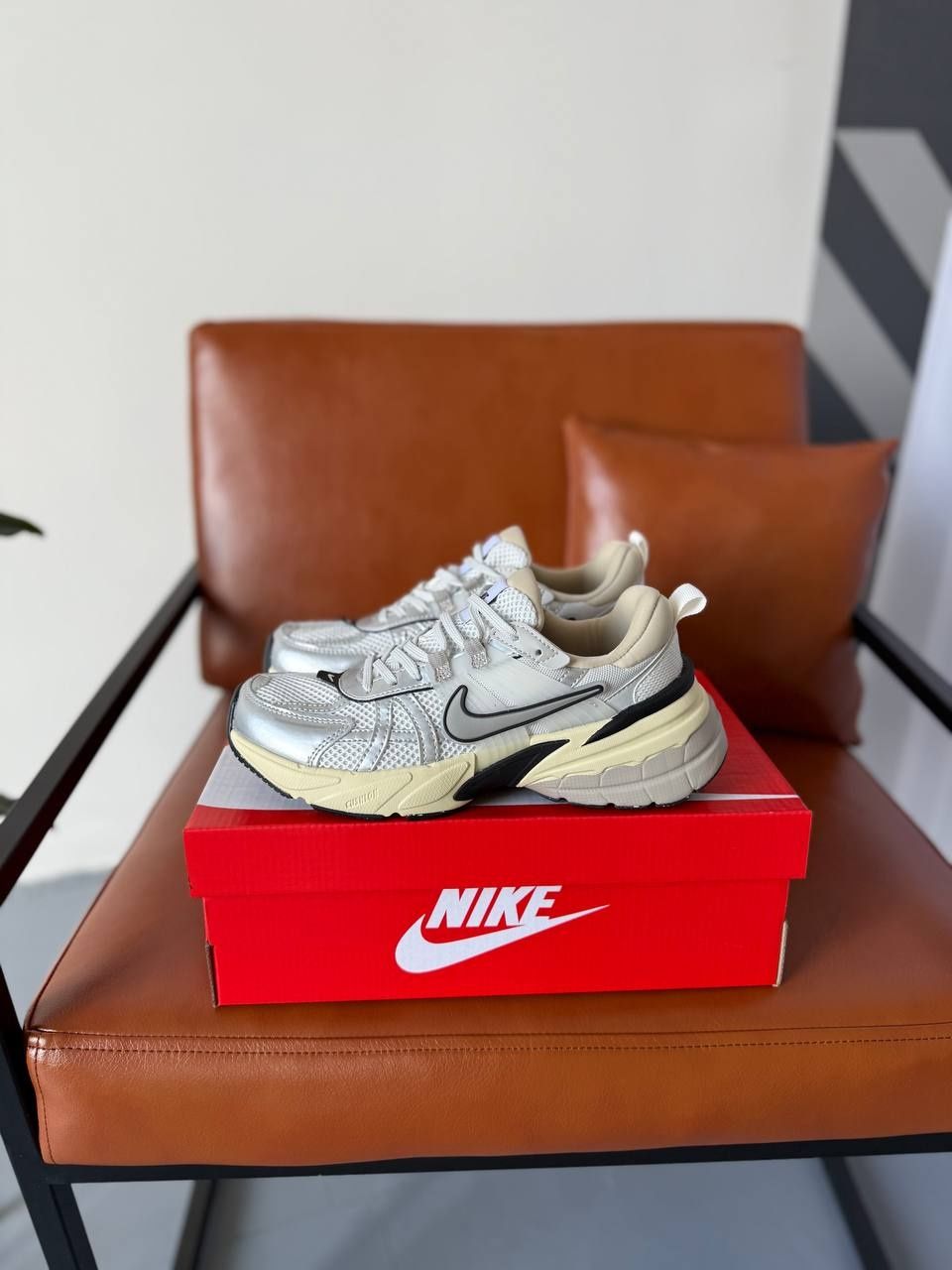 8 різних кольорів Nike Runtekk V2K