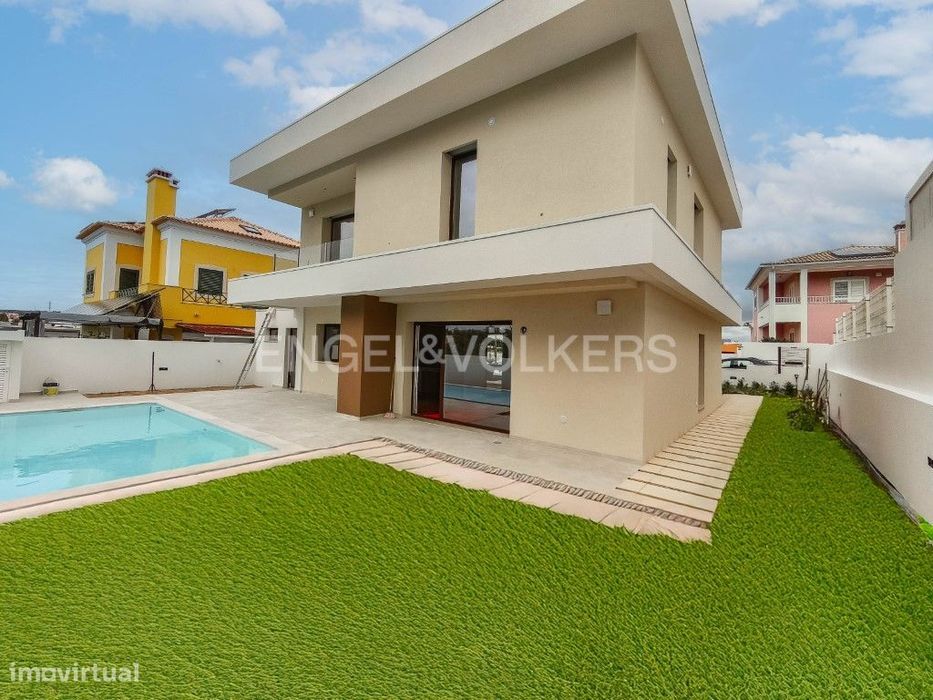 Exclusiva Moradia T4 na Charneca de Caparica