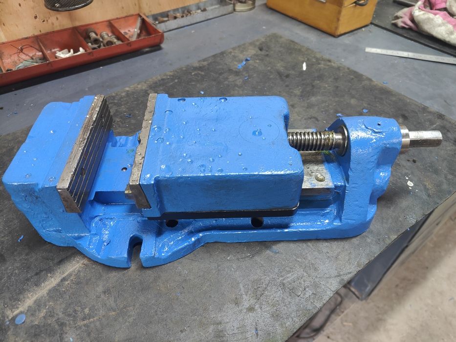 Продам тиски станочные и слесарные