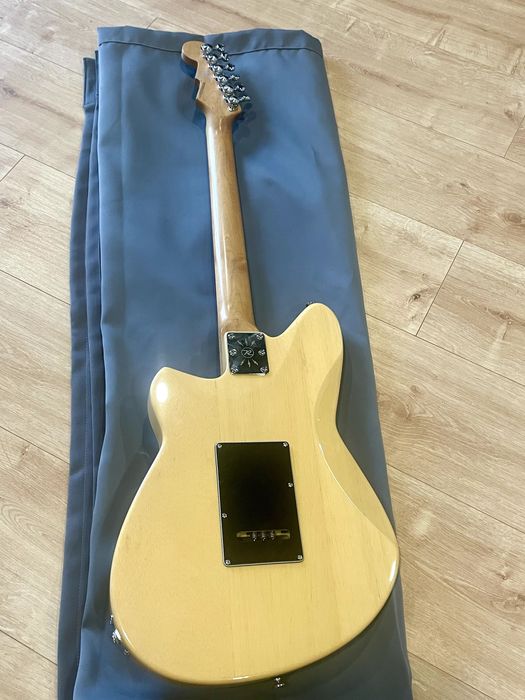 Guitarra Reverend Double Agent W em cor natural