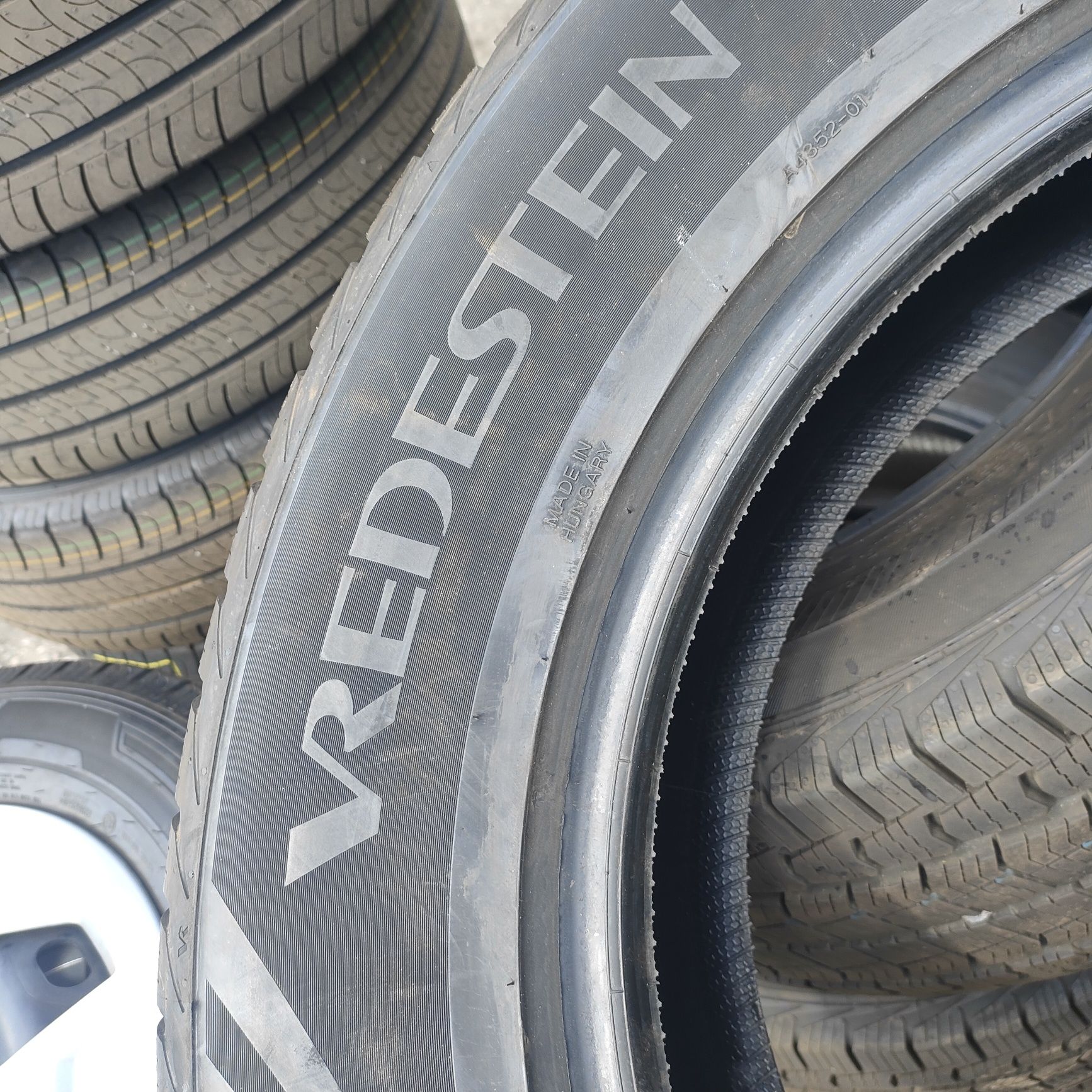 235/65R18 wielosezonowe 4 szt nowe demo vredestein z 2020