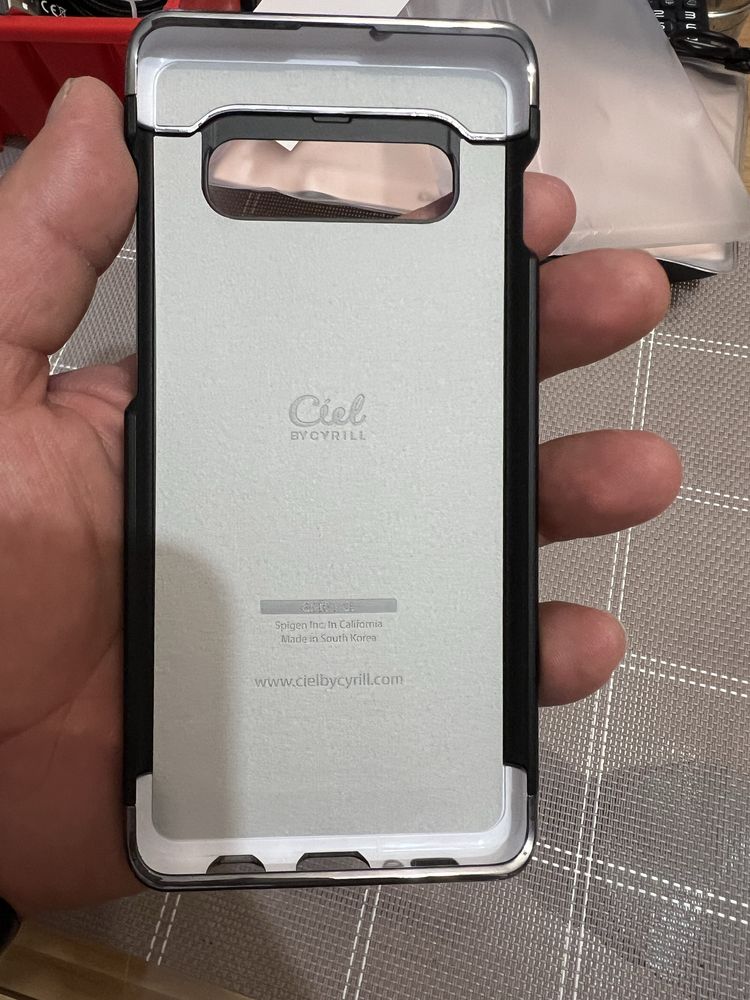 Etui do Samsung S10Plus 3-cześciowe Cyrill By Spigen z mikrofibrą