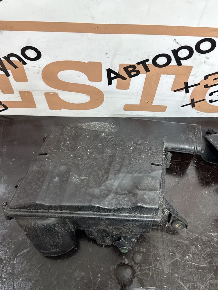 Корпус повідряного фільра Mercedes правий лівий om642 w11 w204 w164