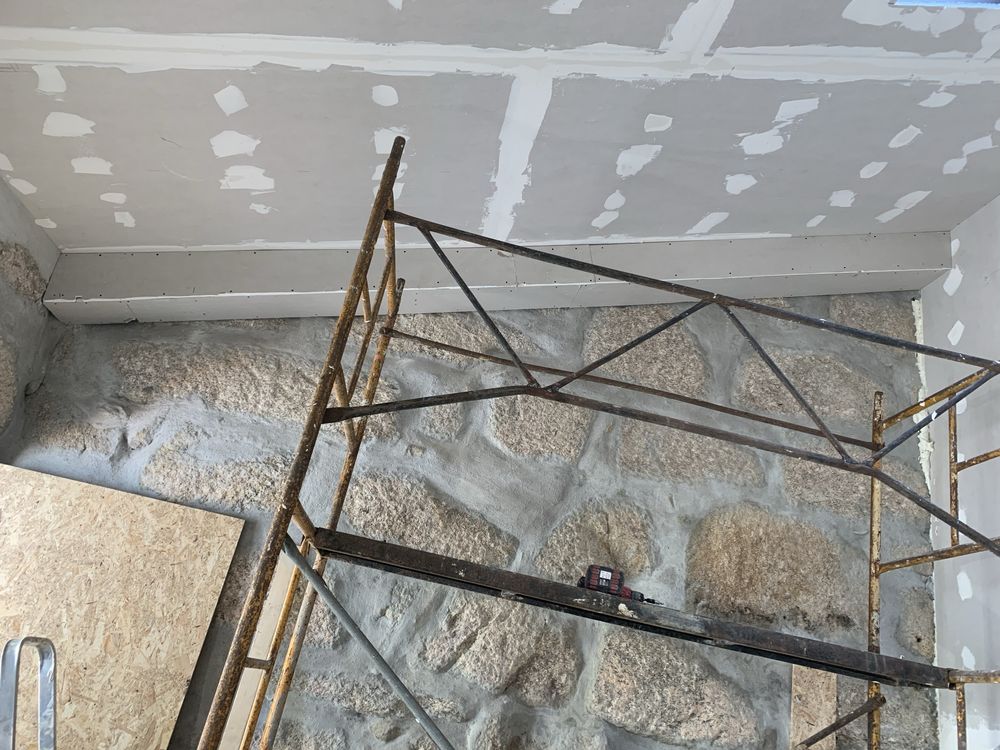 Obras e manutenção e limpeza de telhados