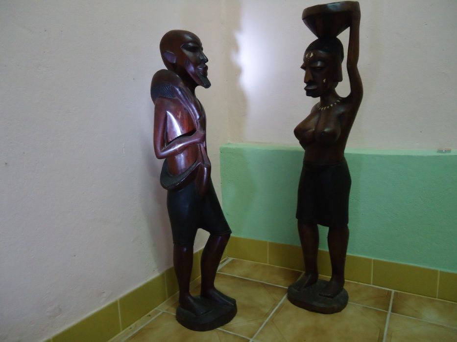 Estatuetas em Madeira