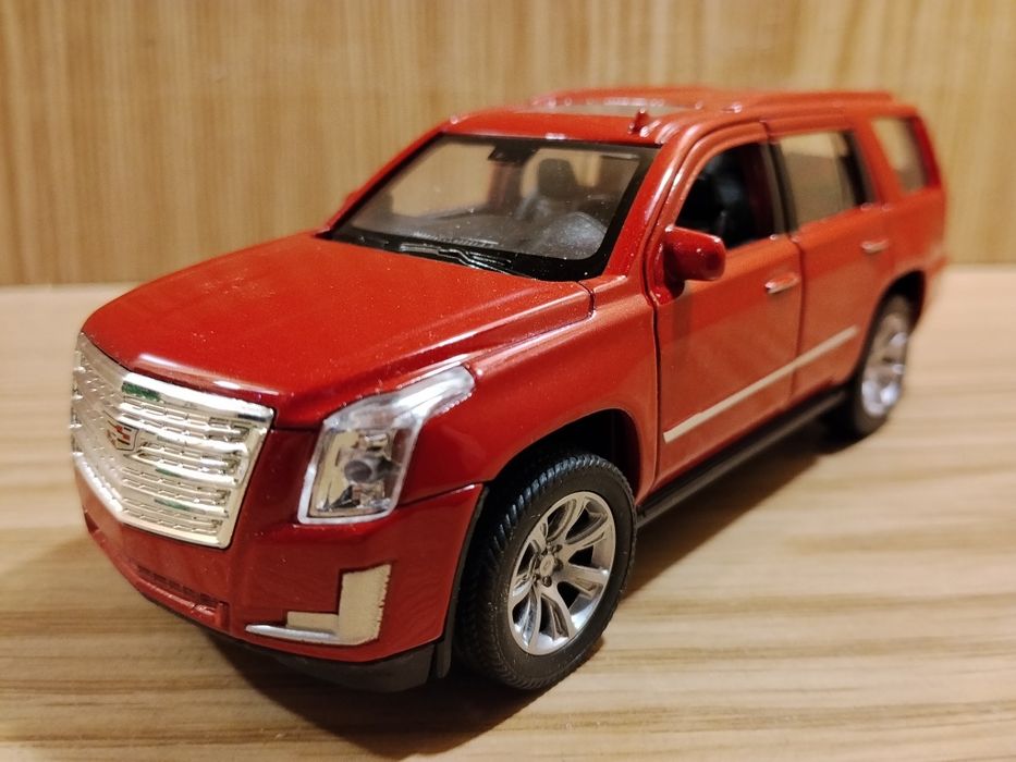 Модель Cadillac escalade 1:32 Welly металл инерция откр двери Кадиллак