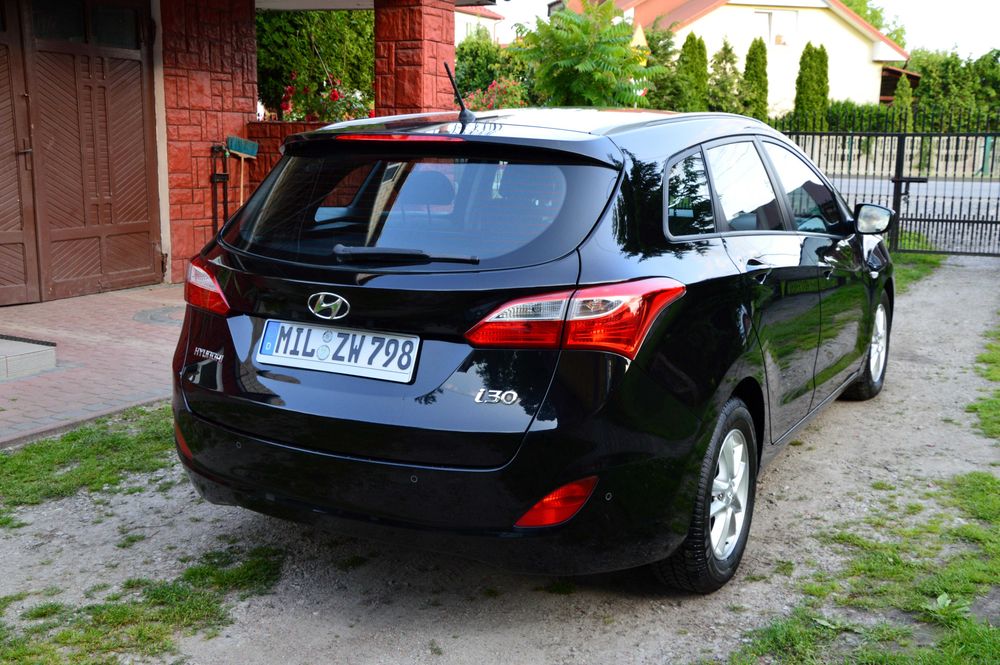 Piękne i30 Z Niemiec Klima ALU PDC Led Super Stan
