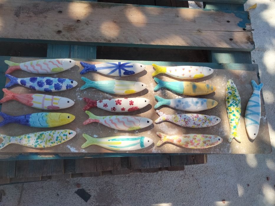 Sardinhas , suporte colher, borboletas entre muitas outras peças