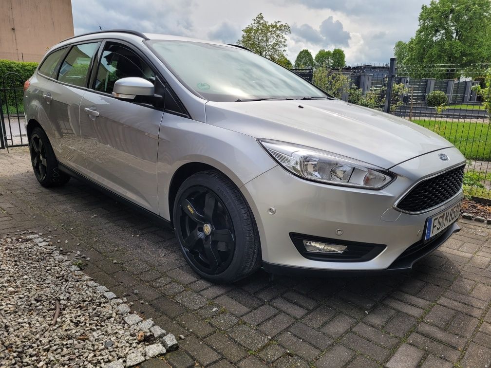 Ford Focus 1.5 Bogate wyposażenie