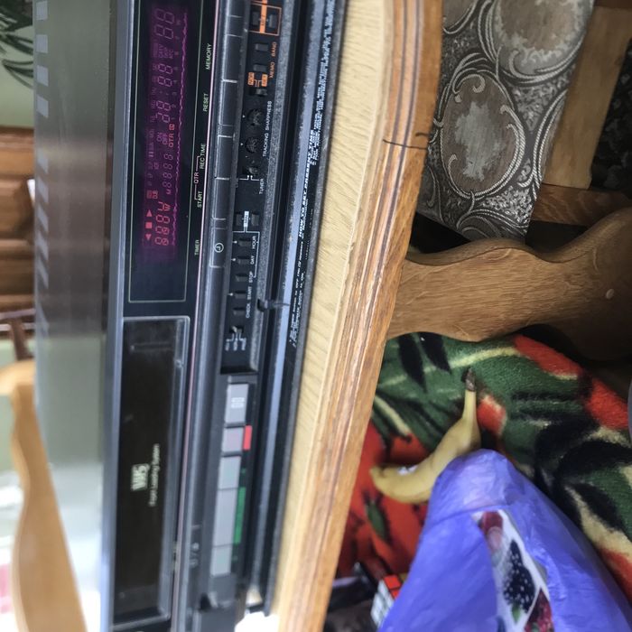 Відео магнітофон V H S