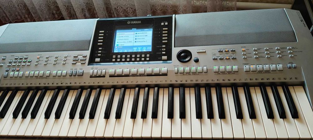 Робоча станція  синтезатор Yamaha PSR S910 (обмін)