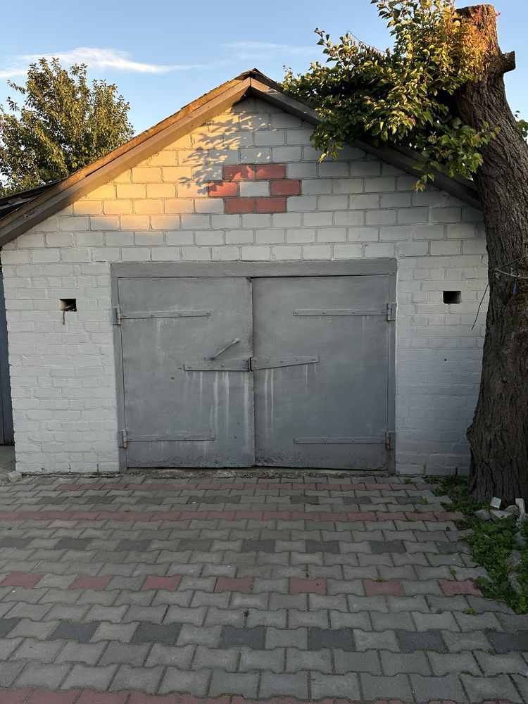 Продаж пів будинку