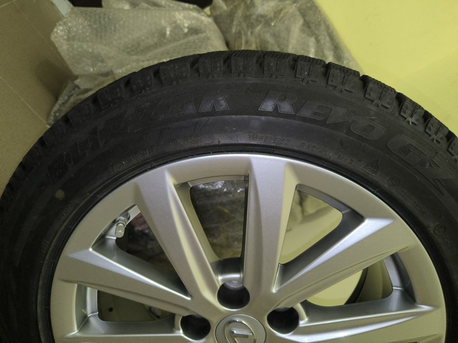 Диски Lexus з майже новою зимовою резиною Bridgestone 215/55 R17