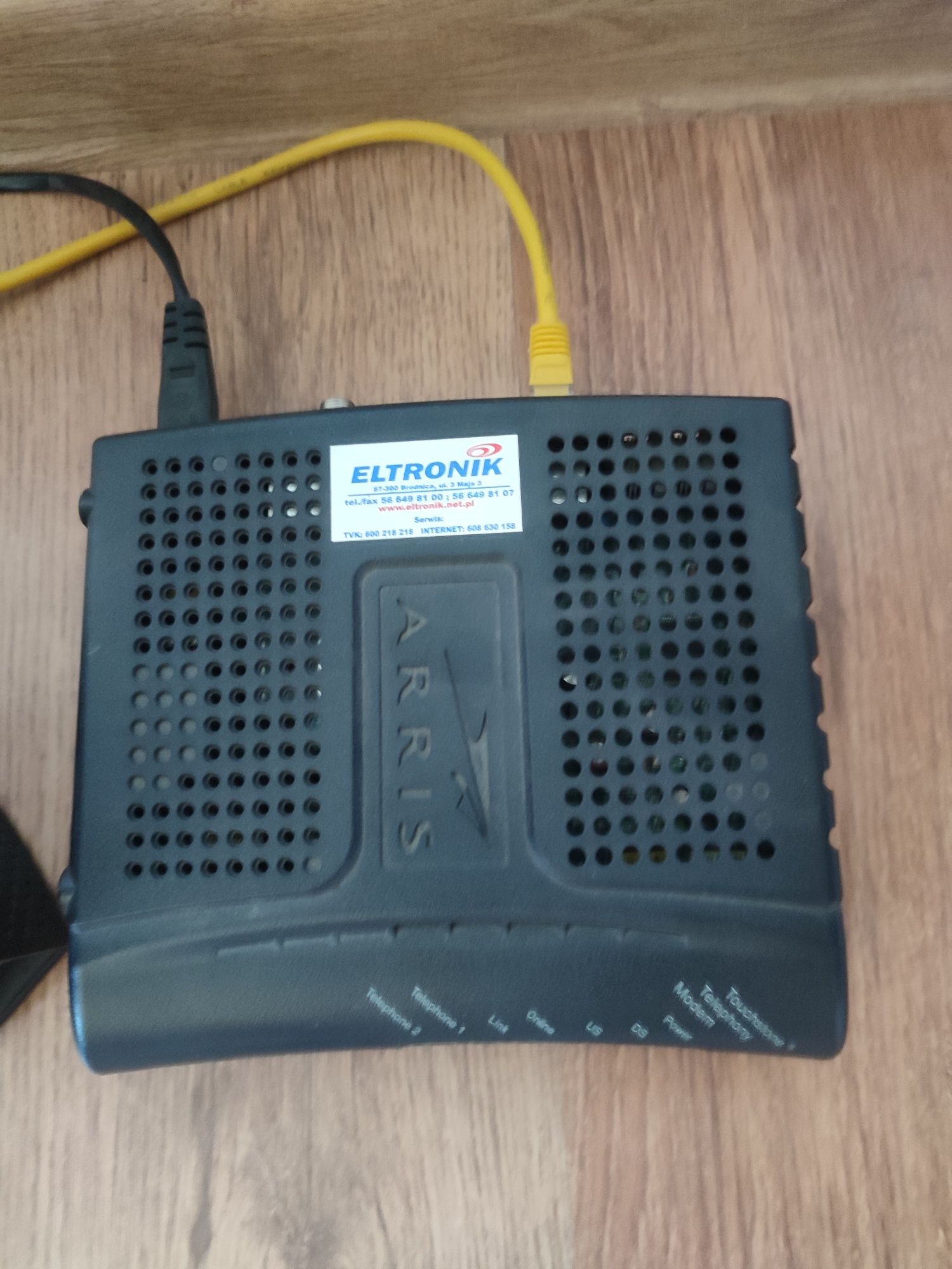 Router wifi  z przewodami