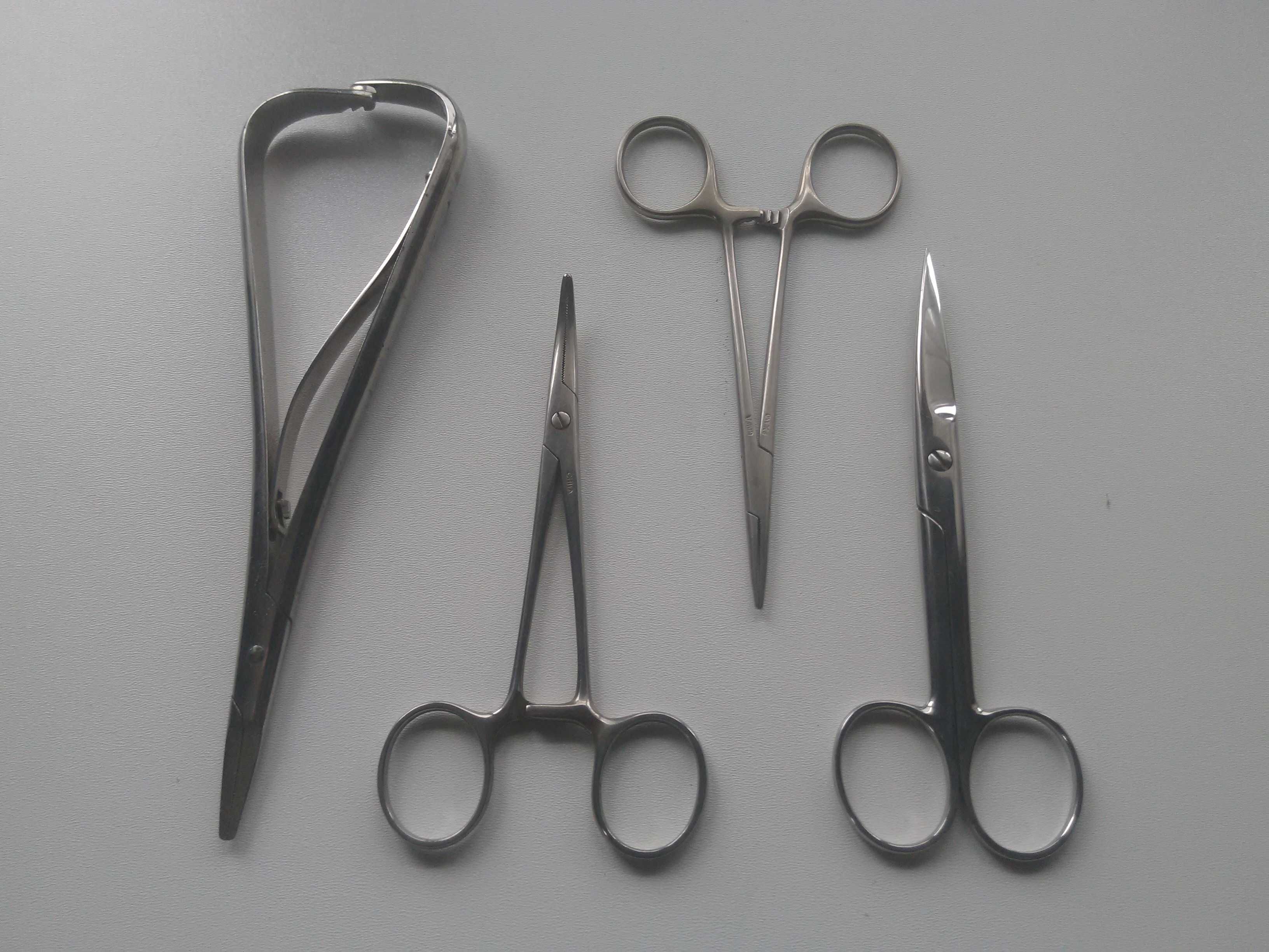 stare narzędzia medyczne nożyczki kleszcze Stanley Chifa zabytek prl
