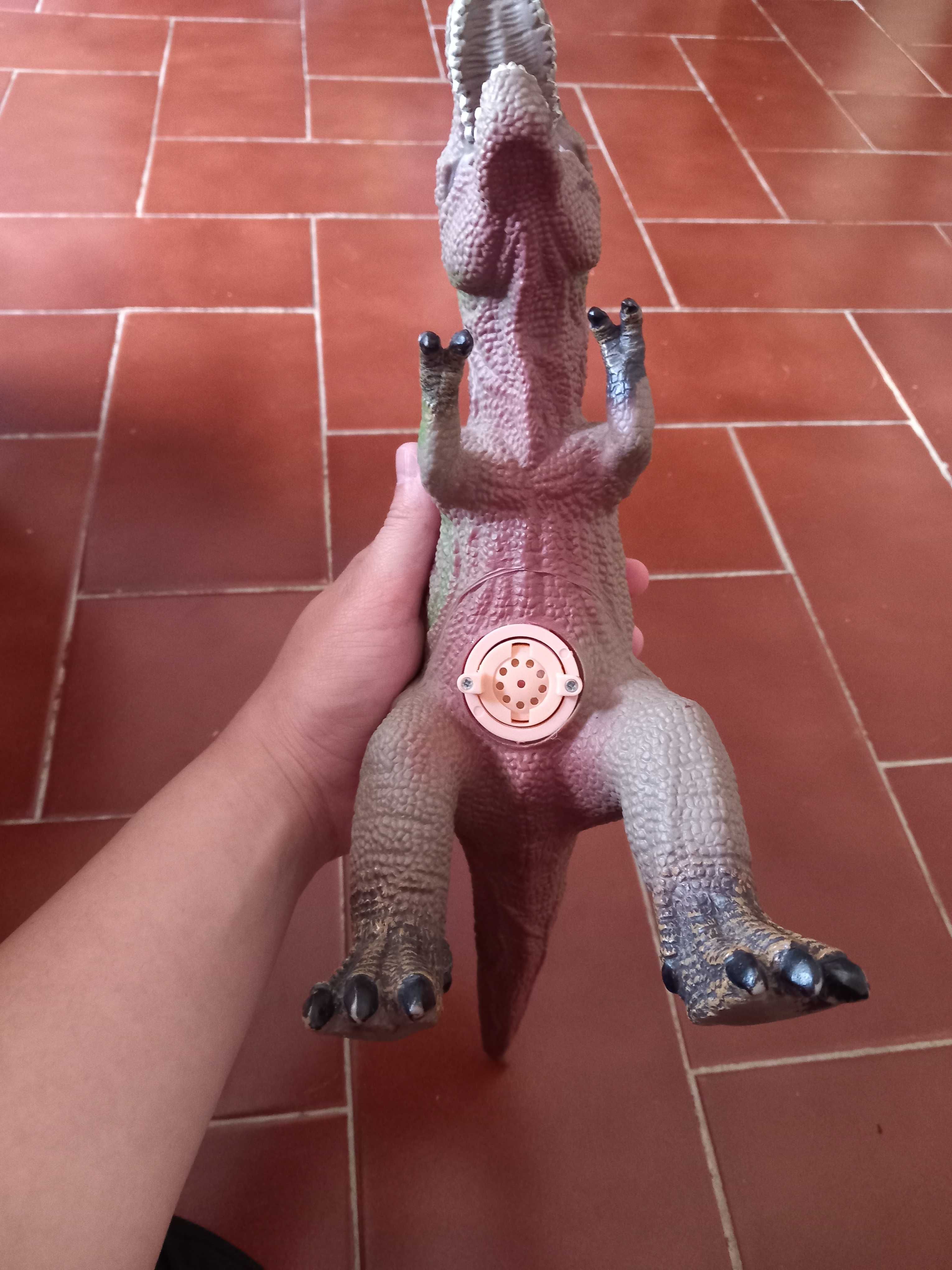 Dinossauros 25cm com som