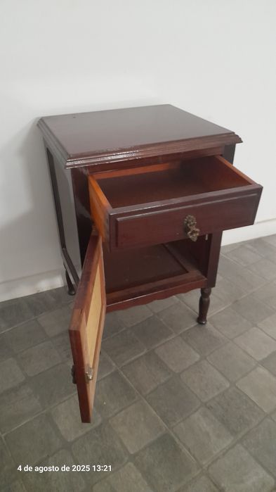 Mesinhas de cabeceiras antigas vintage