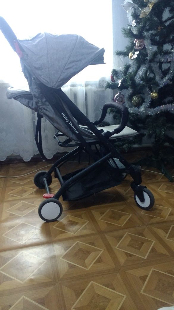 Продам детскую коляску Baby Throne. В хорошем состоянии.