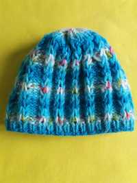 Niebieska ciepła czapka zimowa damska