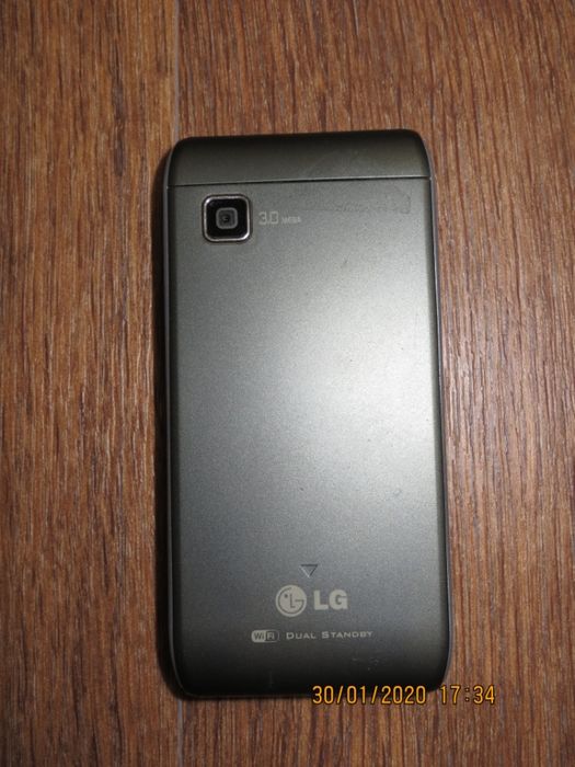 Телефон LG модель GX500 в хорошем рабочем состоянии две сим карты