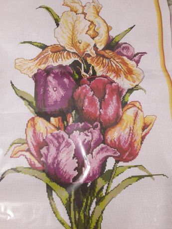 Малюнок на канві для вишивки нитками тюльпани
