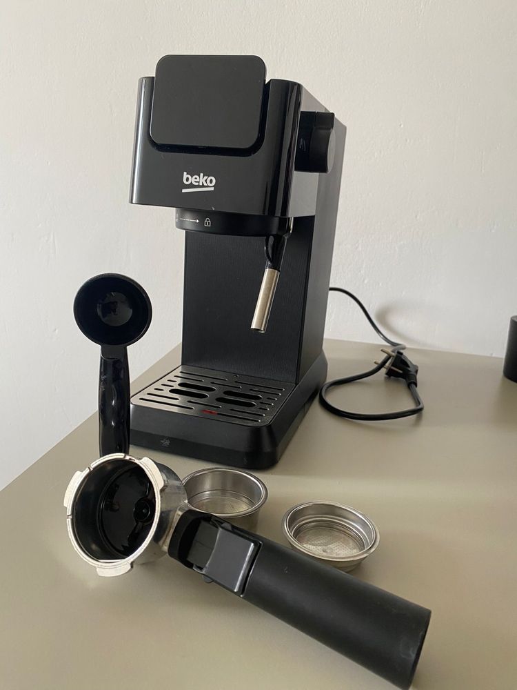 Ekspres Ciśnieniowy Beko CaffeExperto CEP5302B