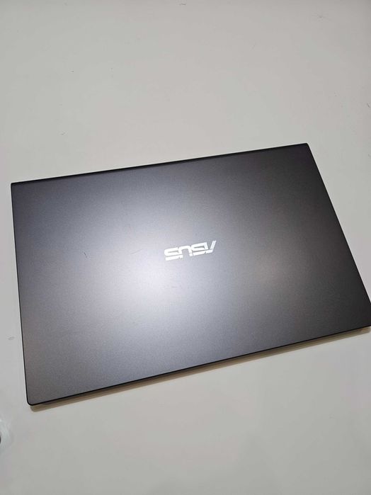 VENDO Notebook Asus X515J -  256gb 8gb de RAM (ecrã avariado)