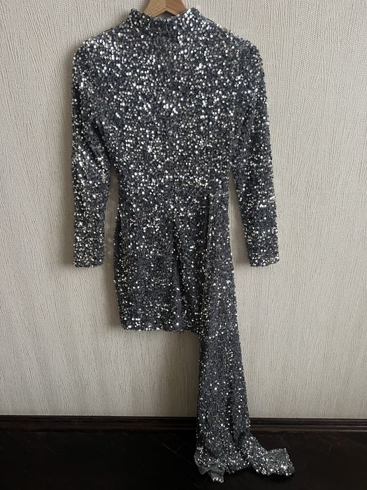 Плаття в паєтку сіре