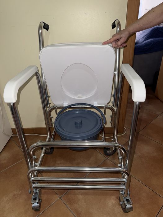 Cadeira de banho sanitária