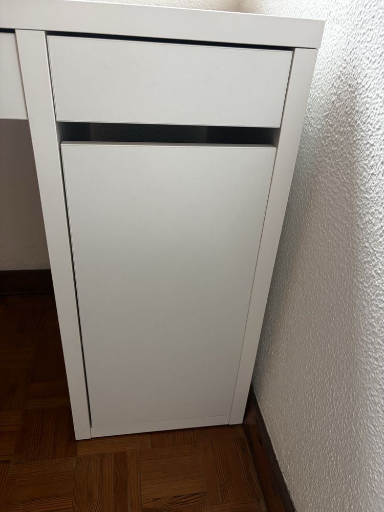 Secretária escritiório