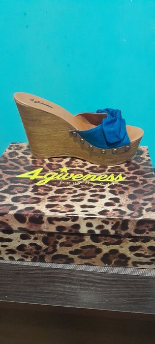 Жіночі туфлі. Італія.