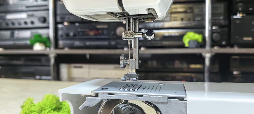 Швейна машинка Victoria 270E