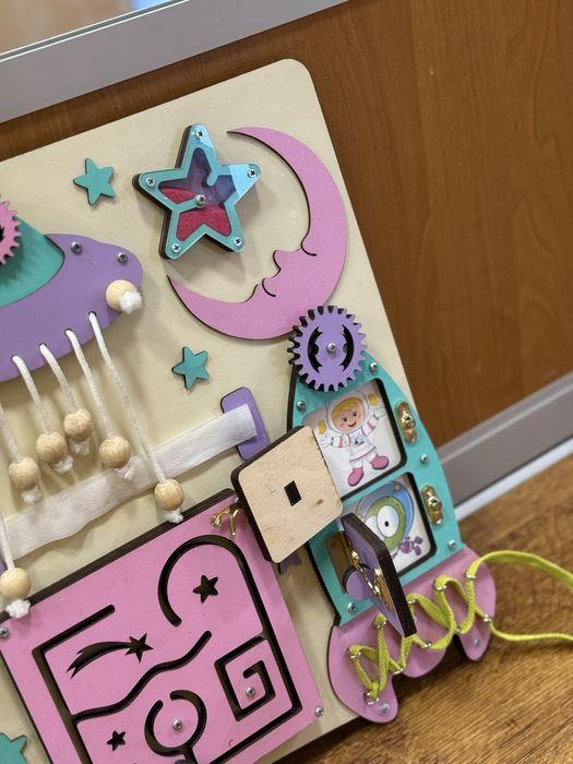 Бізіборд бизиборд космос