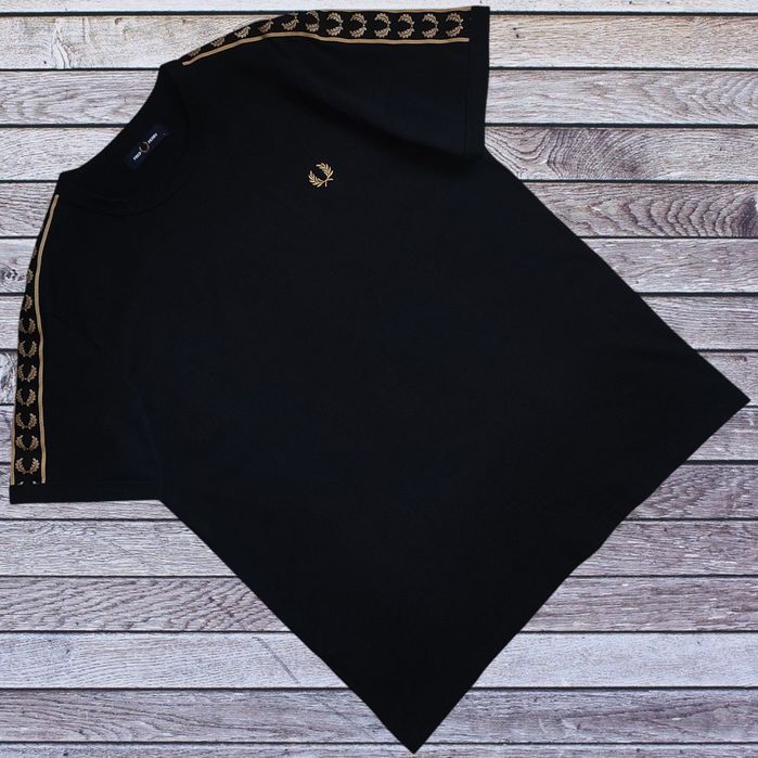 Футболка Fred Perry casual black and gold на лампасах (Розмір L)