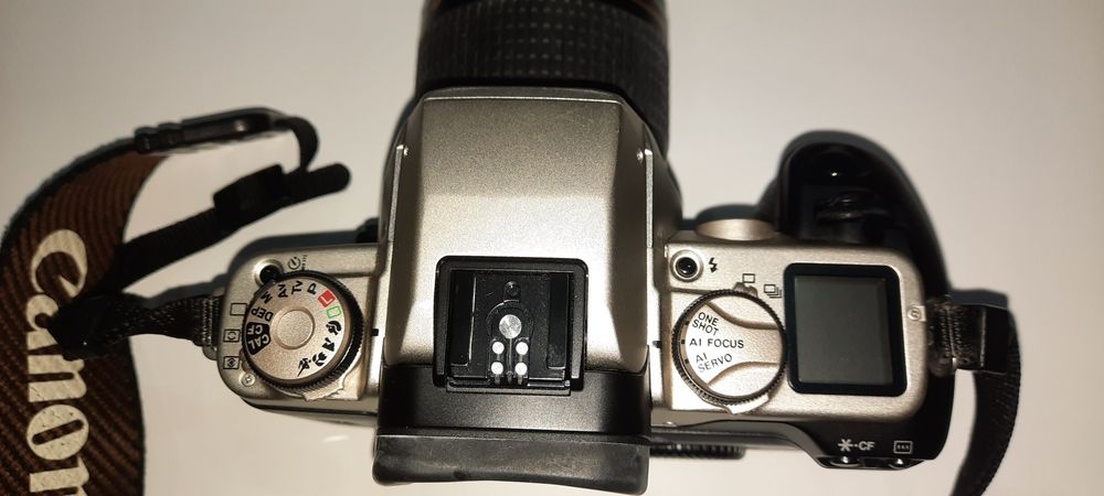 Maquina fotografica canon EOS 50 E