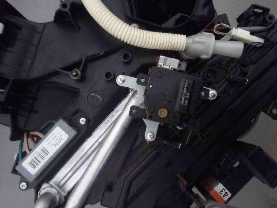 TOYOTA AURIS I 06-12 nagrzewnica klimatronik komplet europa