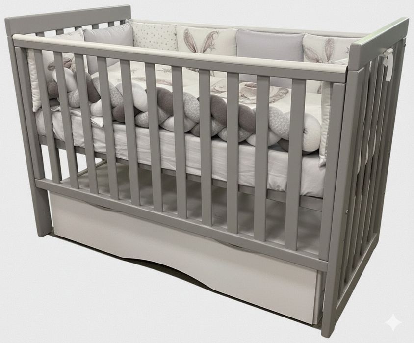 Дитяче ліжечко сіро-біле